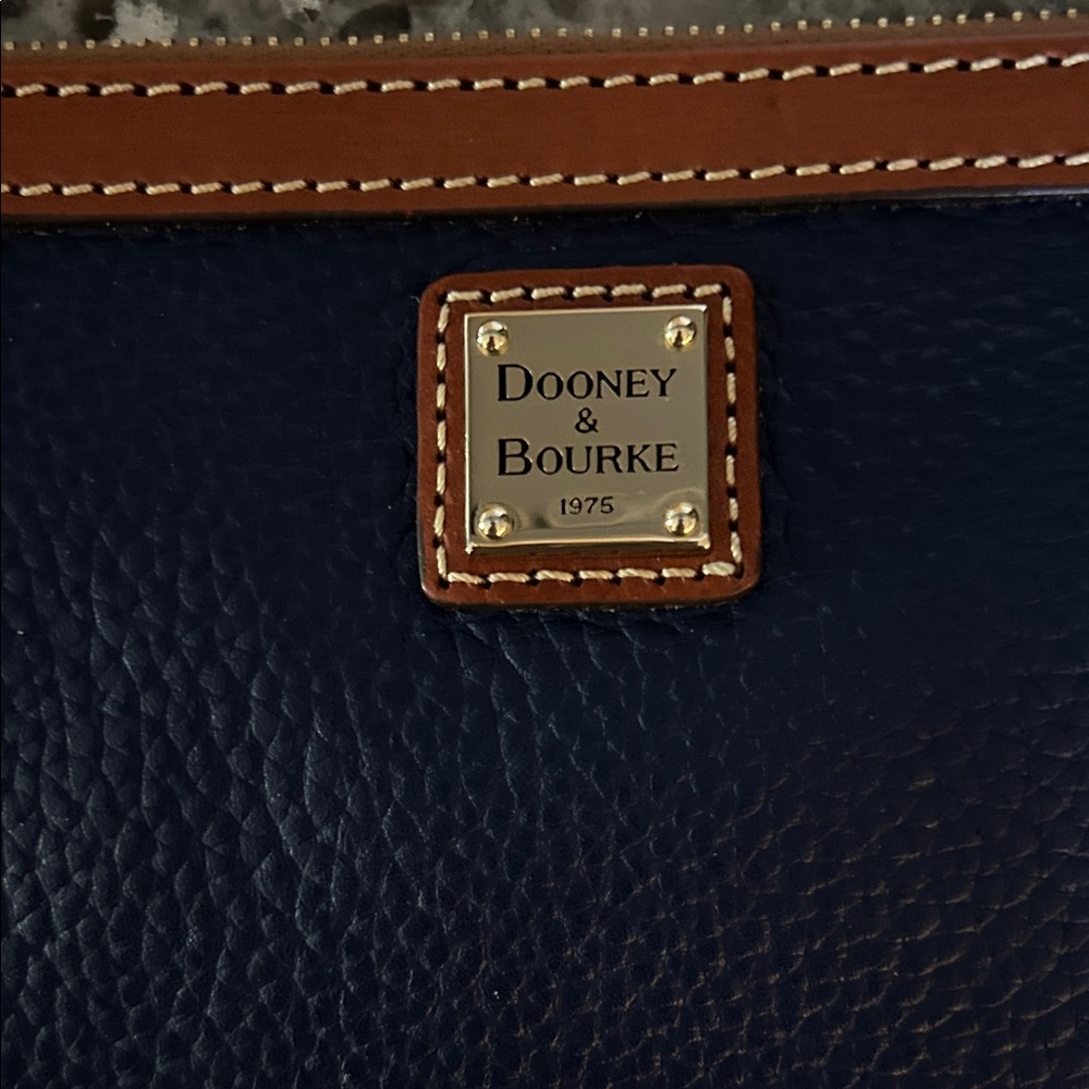 Dooney & Bourke Navy Leather Large Wristlet, NWT - Picture 2 of 5